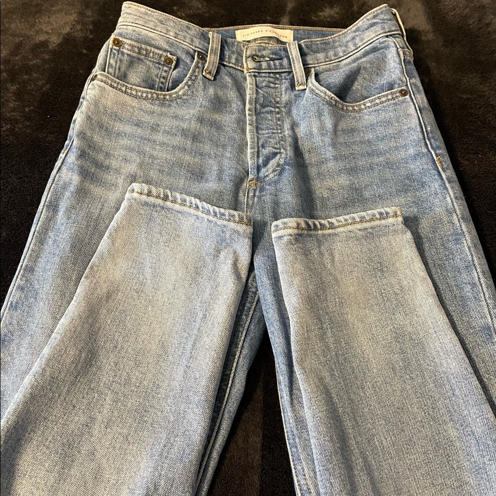 Denim Forum • The Yoko High Rise Slim • Size: 25